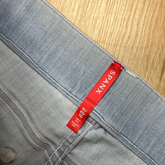 SPANX Flare Leg Pull-On Jeans Color: Retro Light Wash, Size XL 1394 - Picture 9 of 10